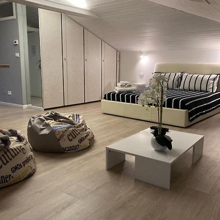 La Mansarda Di Juliette Apartamento Desenzano del Garda Exterior foto