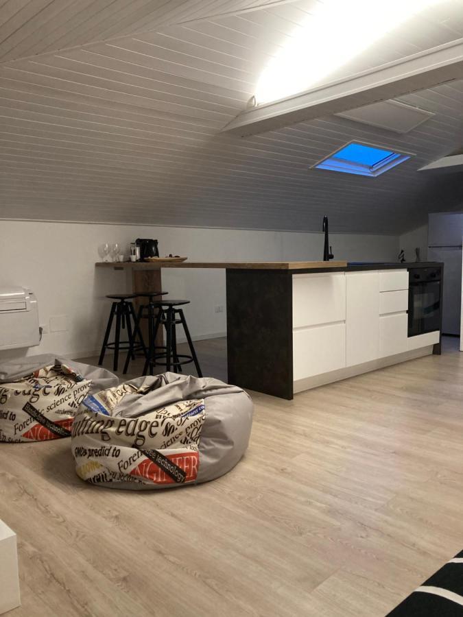 La Mansarda Di Juliette Apartamento Desenzano del Garda Exterior foto
