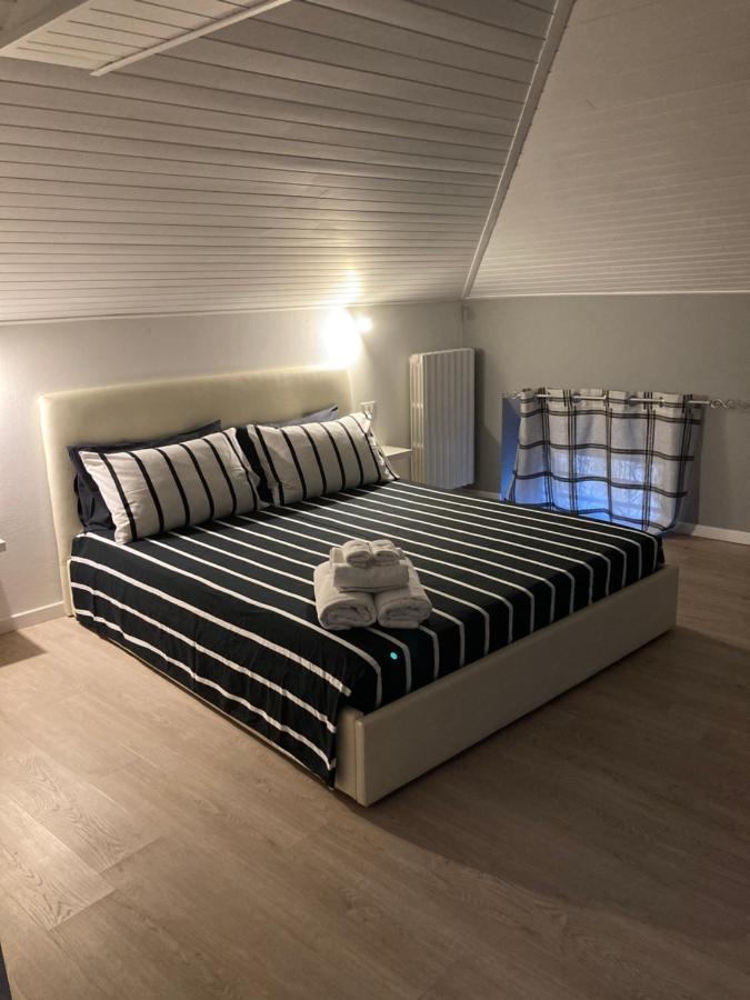 La Mansarda Di Juliette Apartamento Desenzano del Garda Exterior foto