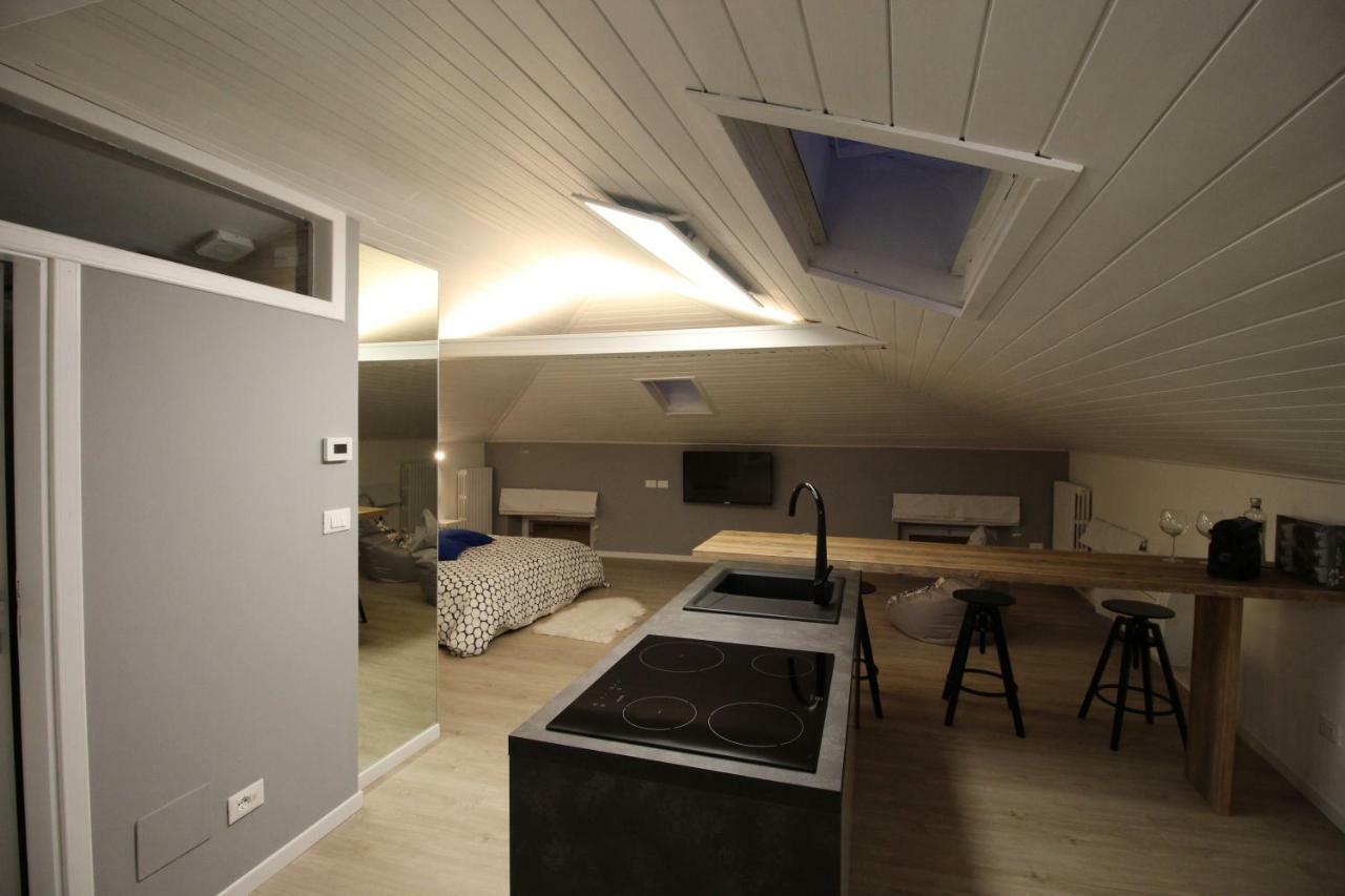 La Mansarda Di Juliette Apartamento Desenzano del Garda Exterior foto