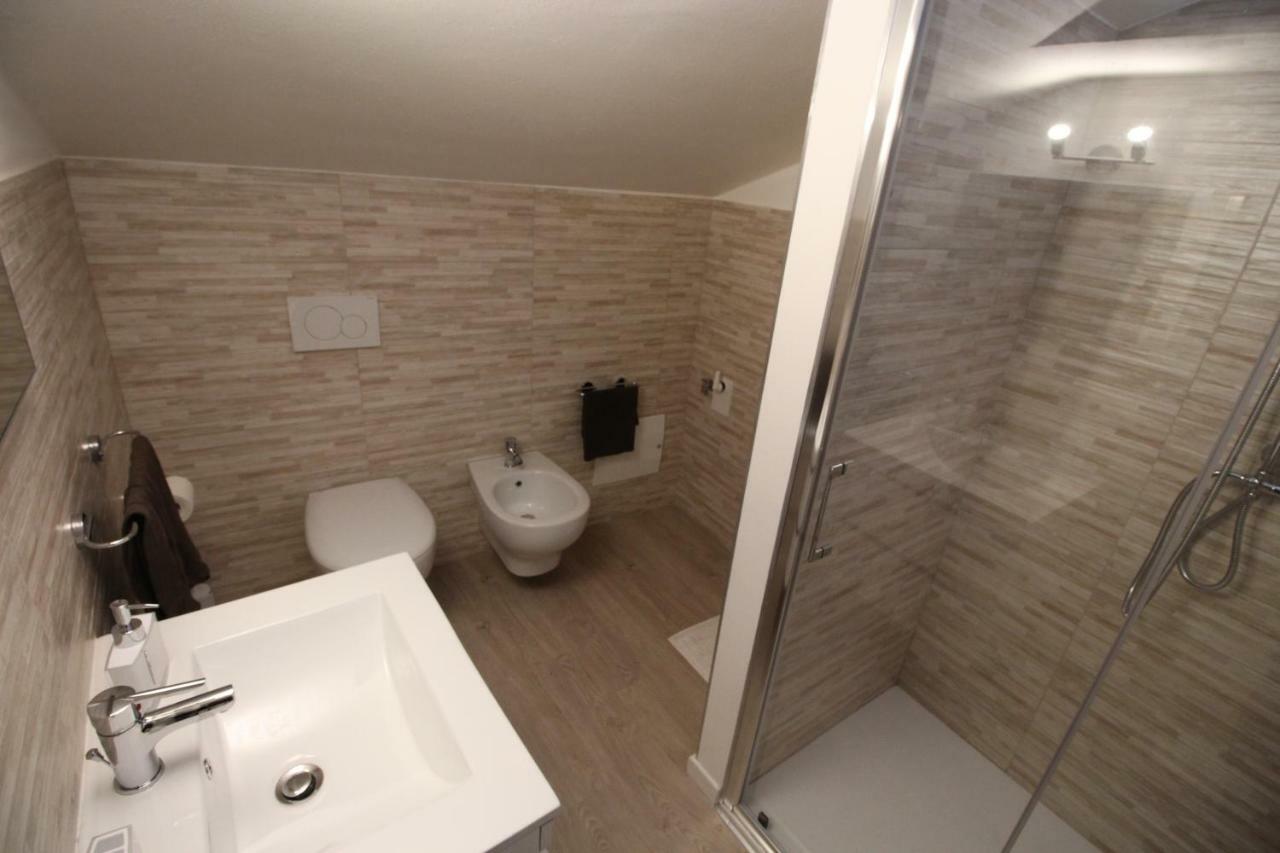 La Mansarda Di Juliette Apartamento Desenzano del Garda Exterior foto