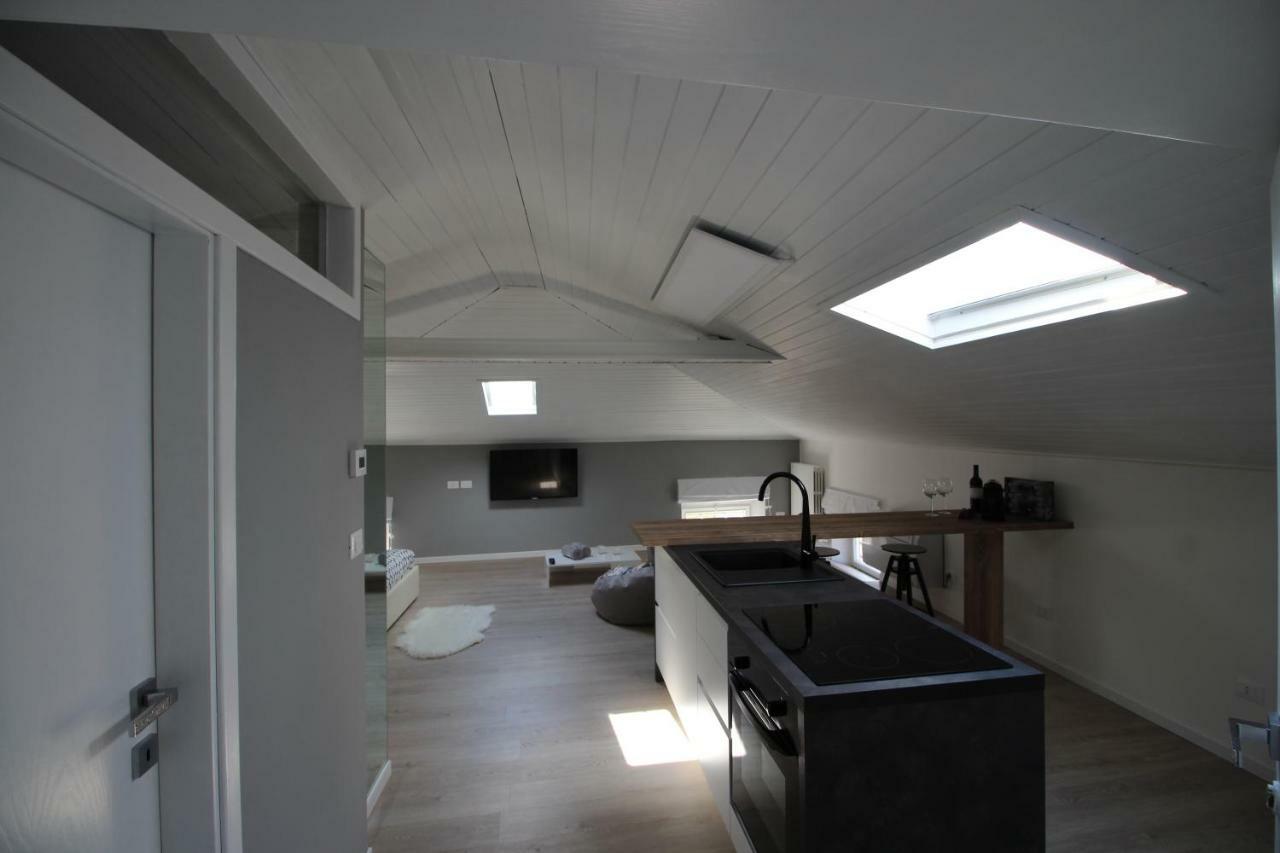 La Mansarda Di Juliette Apartamento Desenzano del Garda Exterior foto