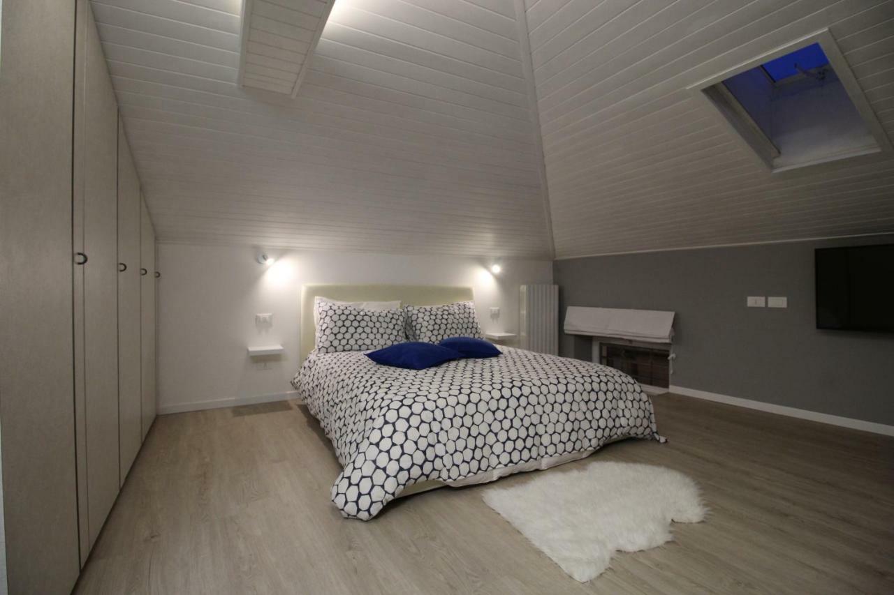 La Mansarda Di Juliette Apartamento Desenzano del Garda Exterior foto