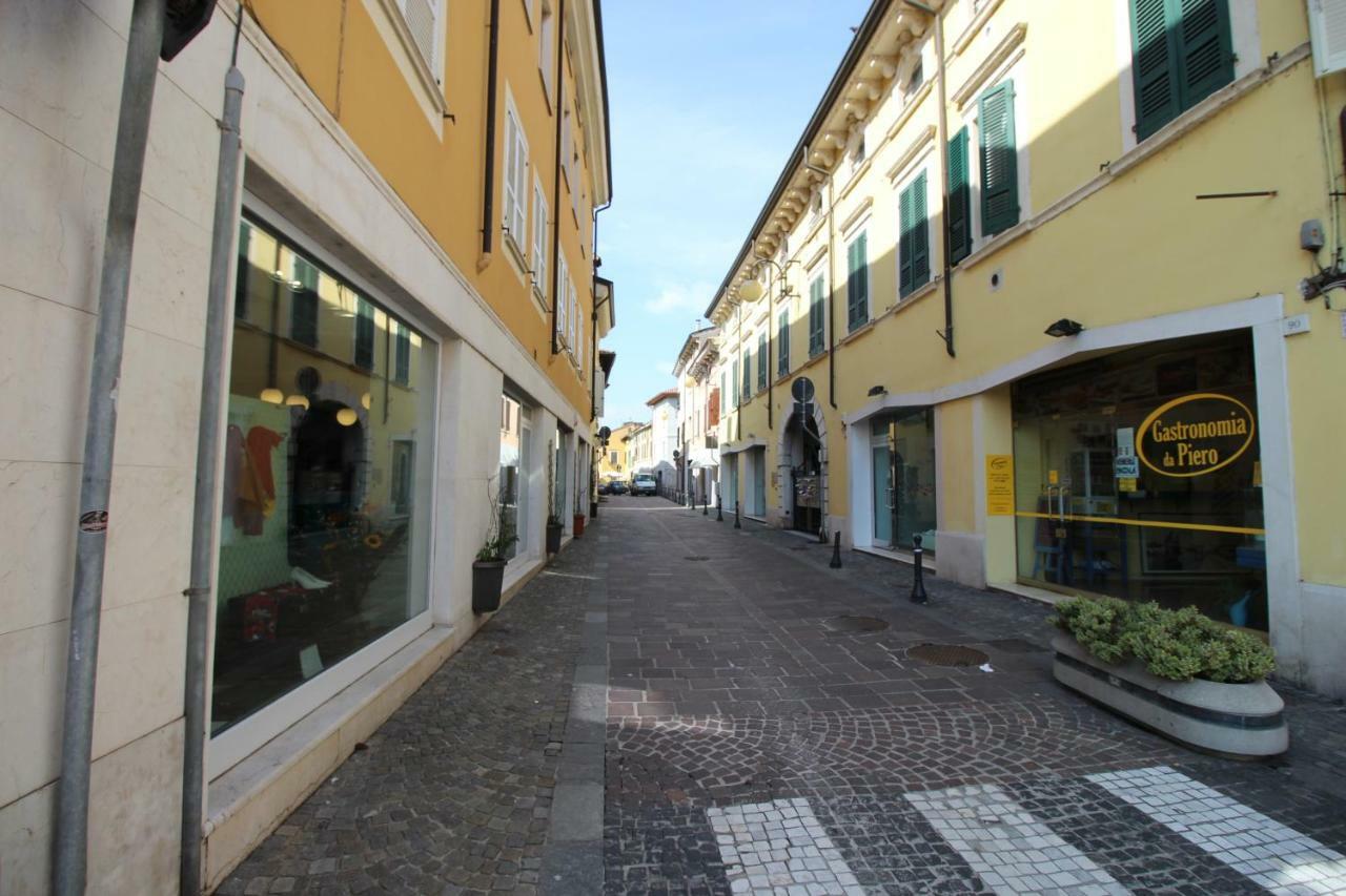 La Mansarda Di Juliette Apartamento Desenzano del Garda Exterior foto