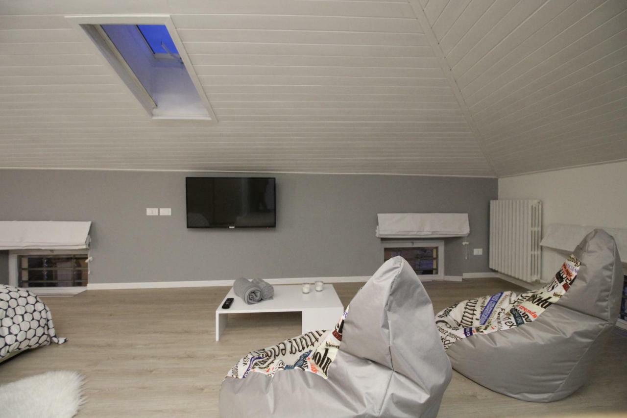 La Mansarda Di Juliette Apartamento Desenzano del Garda Exterior foto