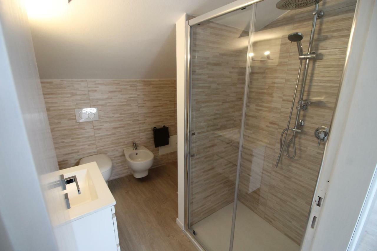 La Mansarda Di Juliette Apartamento Desenzano del Garda Exterior foto