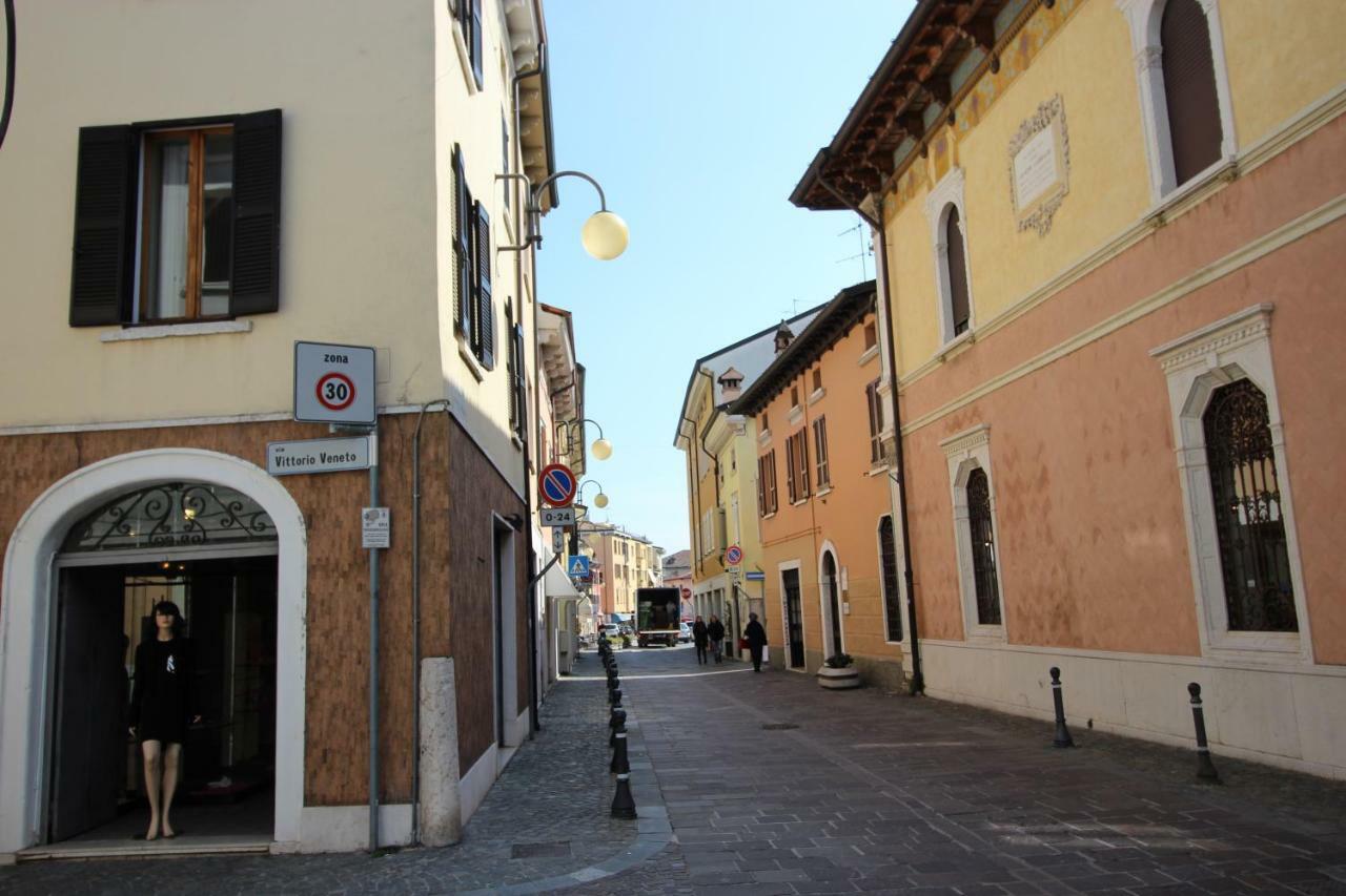La Mansarda Di Juliette Apartamento Desenzano del Garda Exterior foto