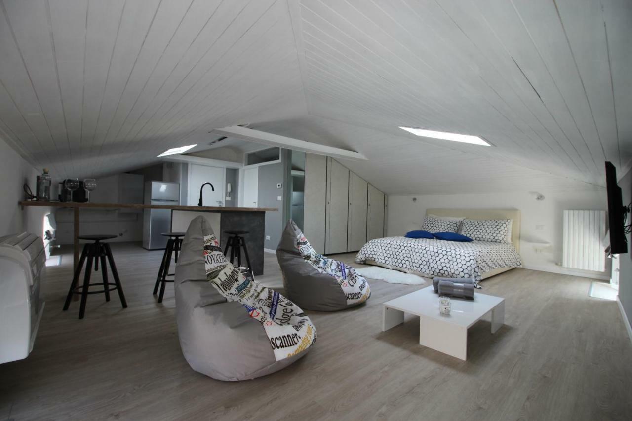La Mansarda Di Juliette Apartamento Desenzano del Garda Exterior foto