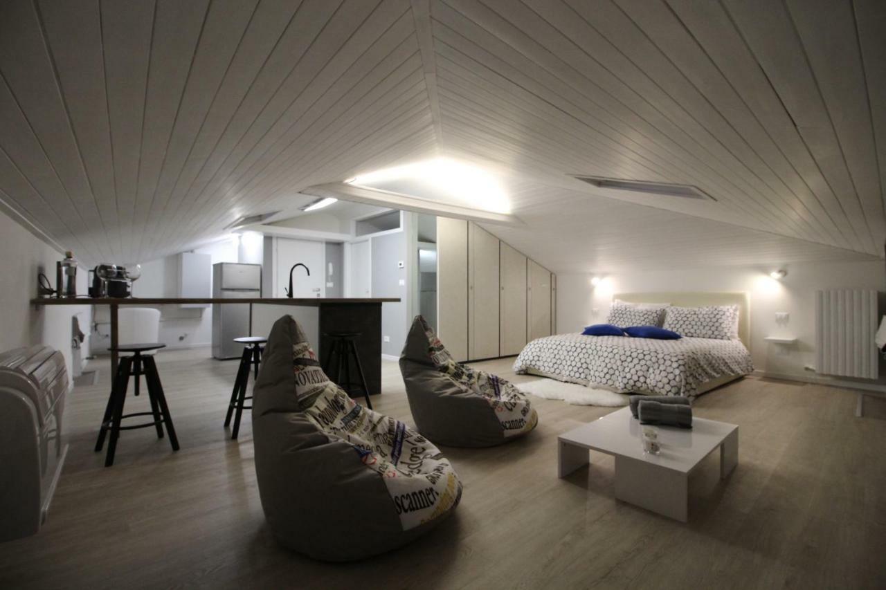 La Mansarda Di Juliette Apartamento Desenzano del Garda Exterior foto