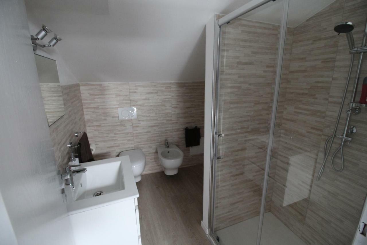 La Mansarda Di Juliette Apartamento Desenzano del Garda Exterior foto