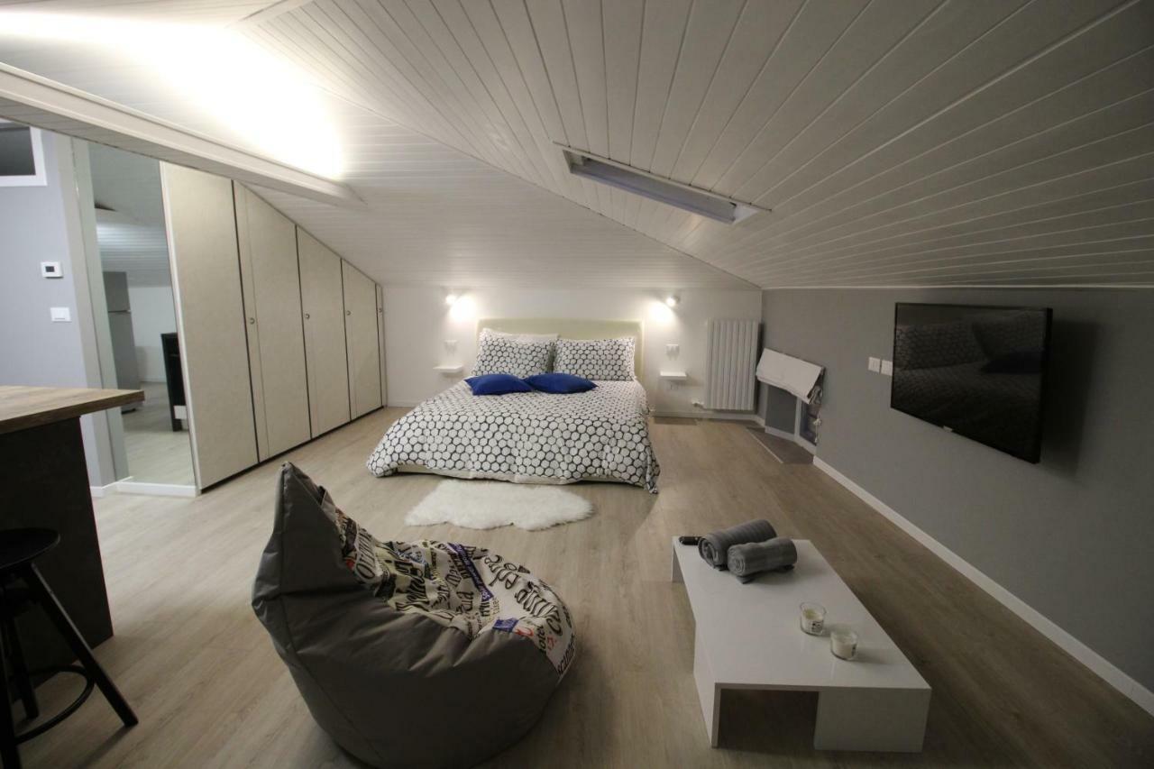 La Mansarda Di Juliette Apartamento Desenzano del Garda Exterior foto