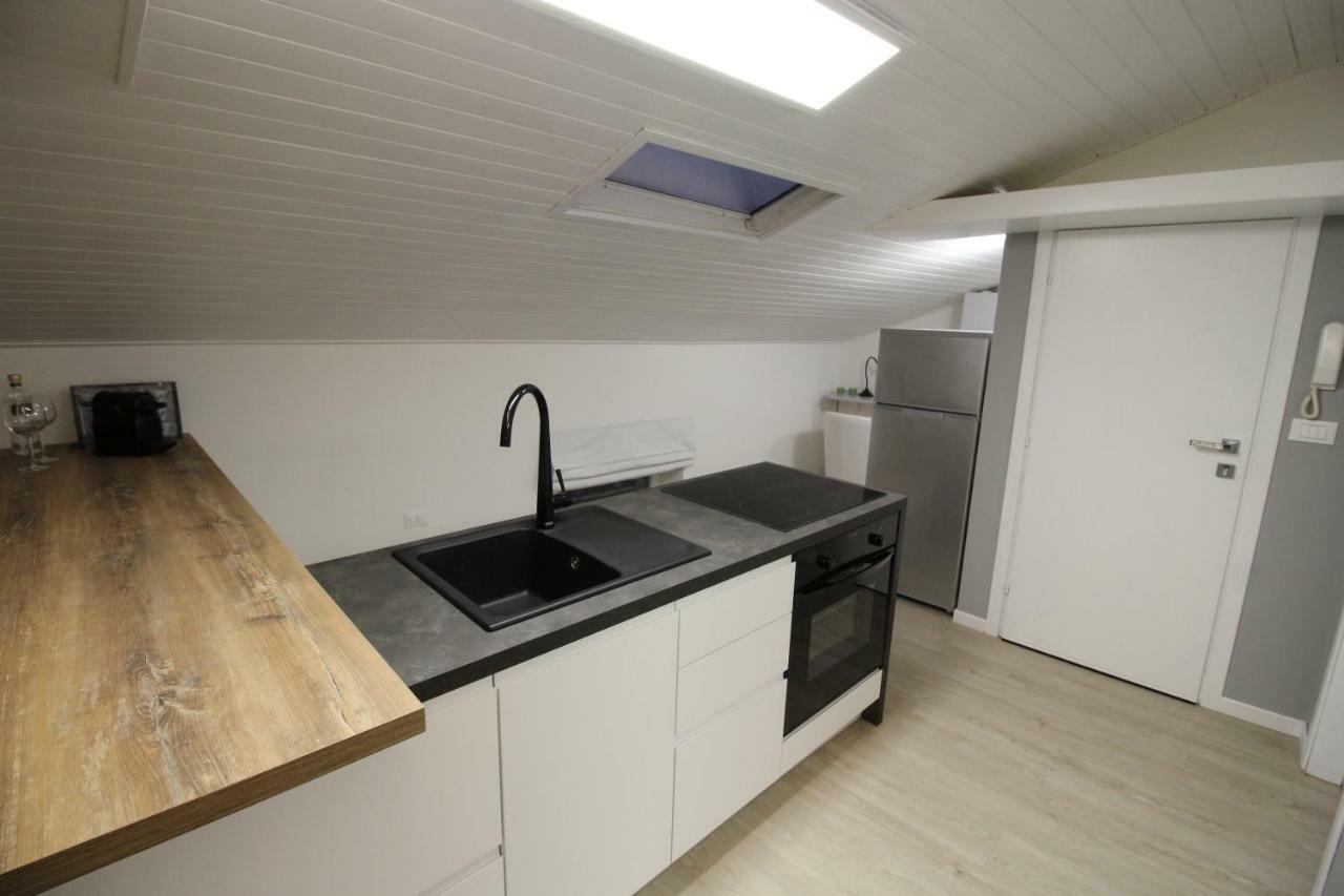 La Mansarda Di Juliette Apartamento Desenzano del Garda Exterior foto