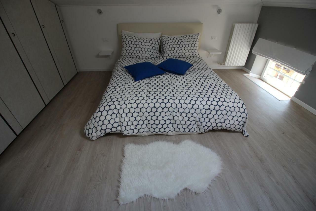 La Mansarda Di Juliette Apartamento Desenzano del Garda Exterior foto