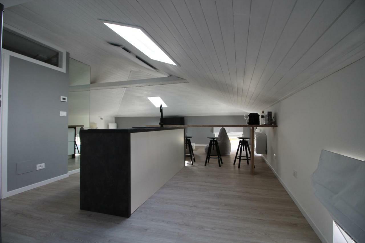 La Mansarda Di Juliette Apartamento Desenzano del Garda Exterior foto