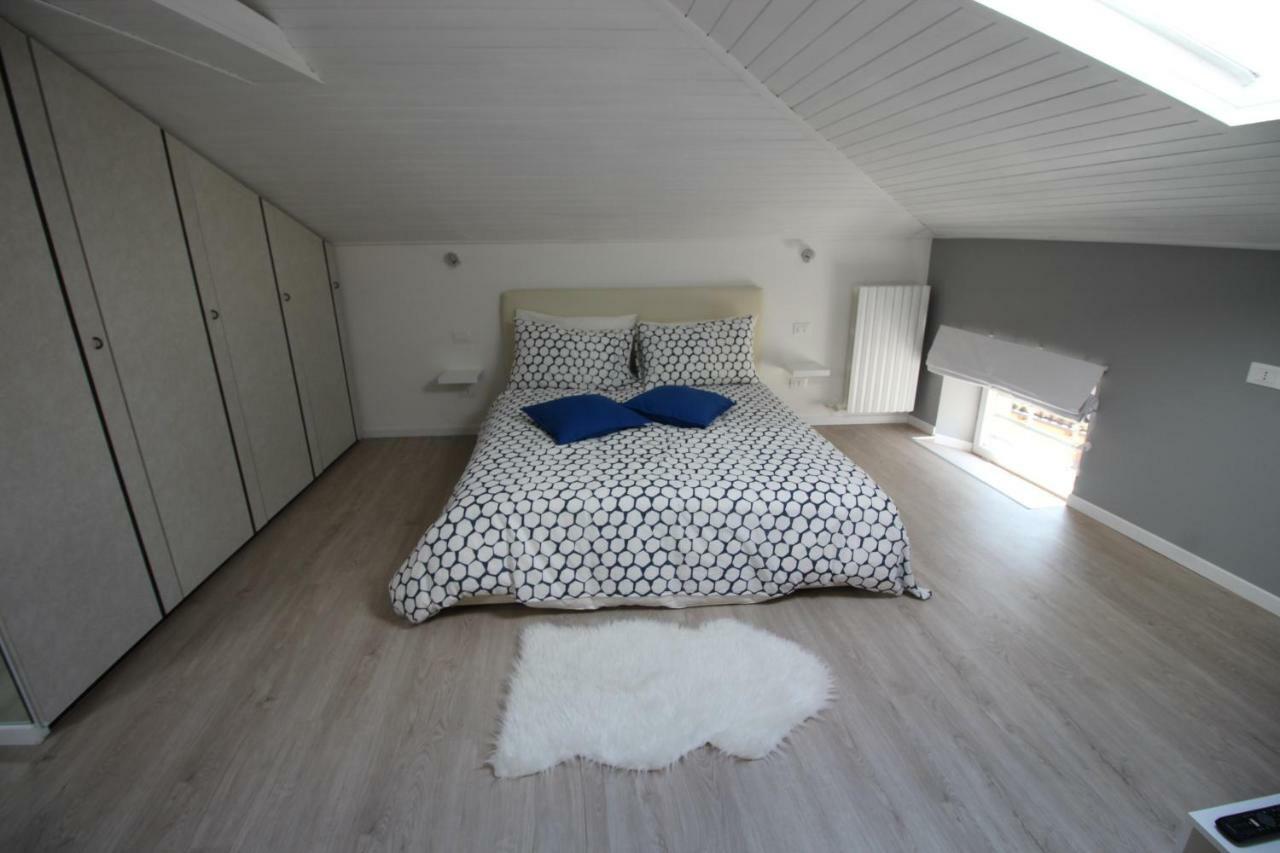 La Mansarda Di Juliette Apartamento Desenzano del Garda Exterior foto