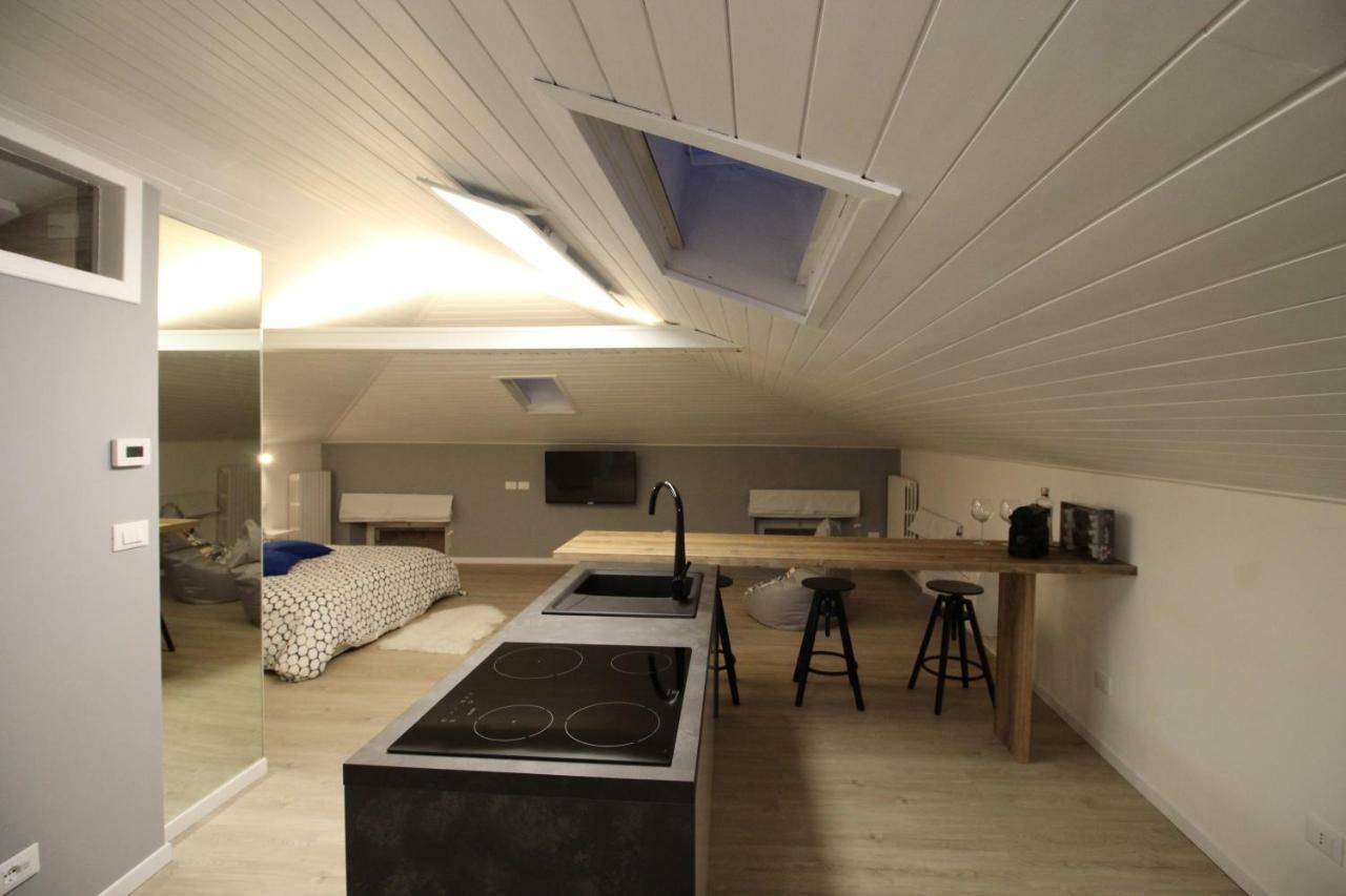 La Mansarda Di Juliette Apartamento Desenzano del Garda Exterior foto