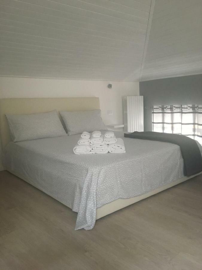 La Mansarda Di Juliette Apartamento Desenzano del Garda Exterior foto