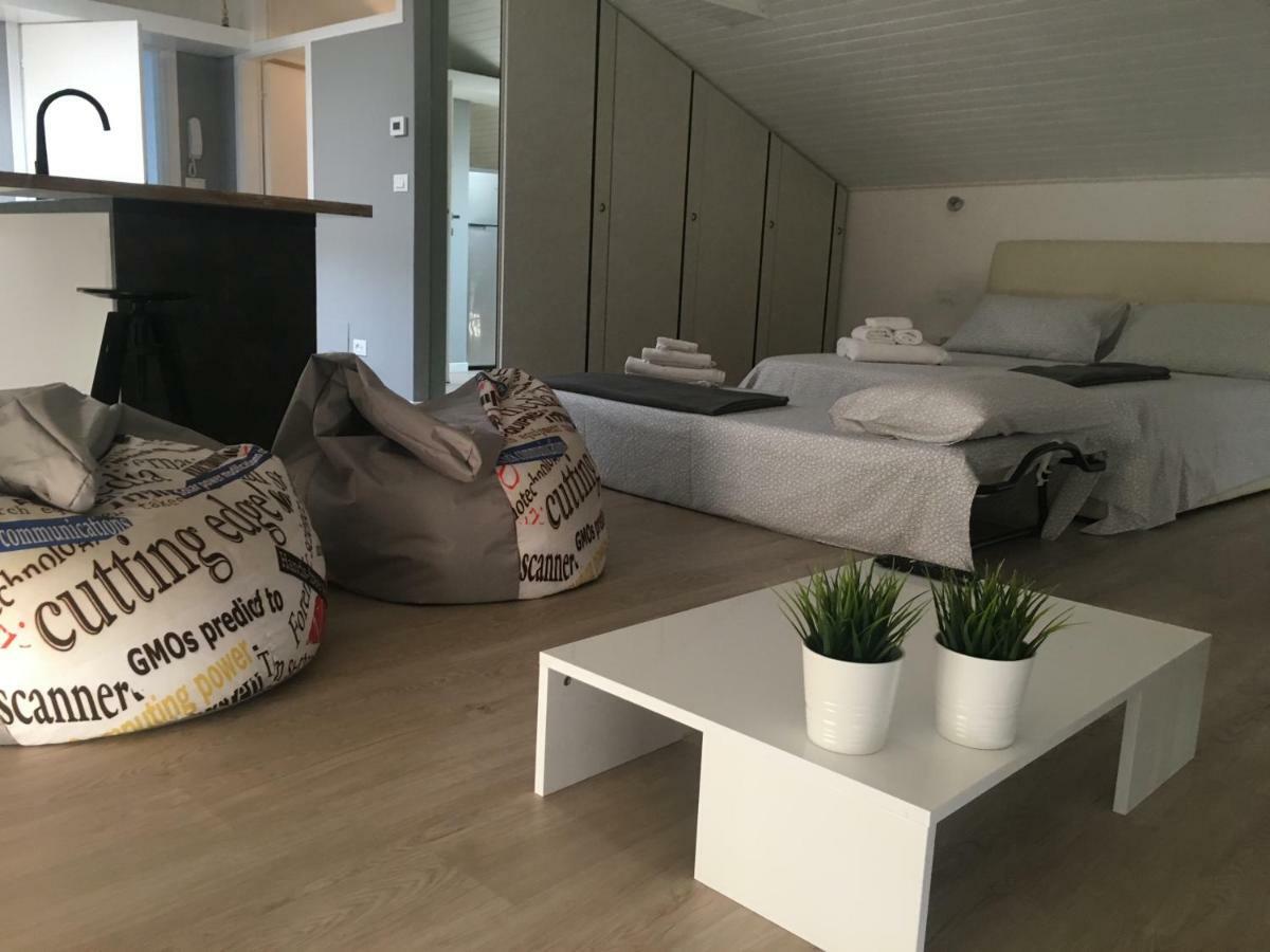 La Mansarda Di Juliette Apartamento Desenzano del Garda Exterior foto