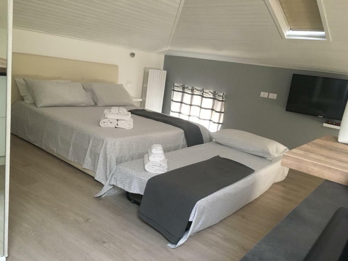 La Mansarda Di Juliette Apartamento Desenzano del Garda Exterior foto